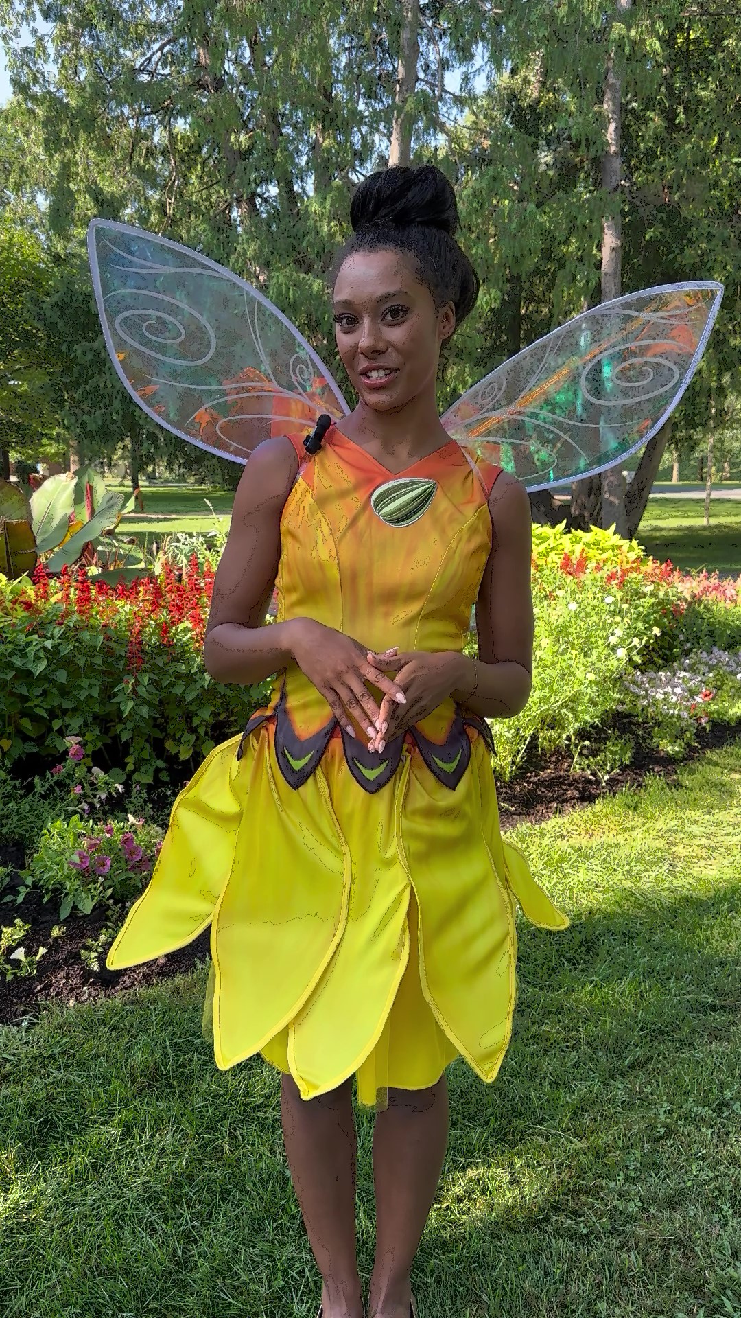 Shine as bright as the sun in this Women's Disney Fairies Iridessa Costume! Channel the power of light with this enchanting outfit inspired by the radiant fairy from Disney's Tinker Bell series.